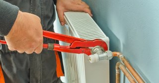 Установка радиаторов отопления в Барабинске - цена, стоимость от 1020 руб., работа в доме и квартире